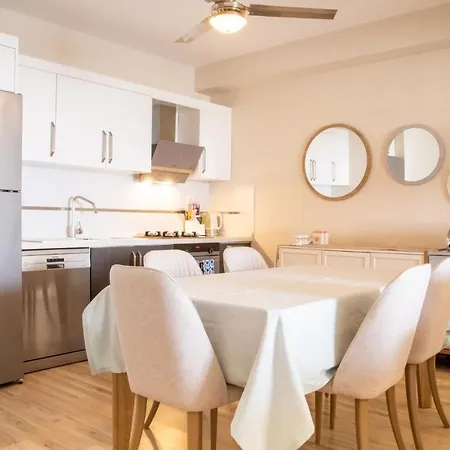Spacious Perfect Flat With Private Pool
