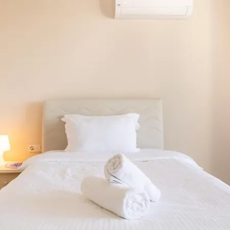 Spacious Perfect Flat With Private Pool *