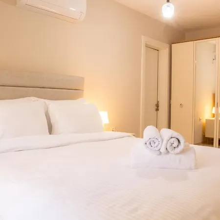Spacious Perfect Flat With Private Pool *