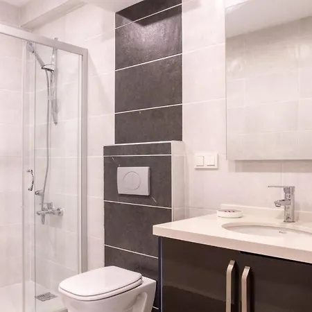 Spacious Perfect Flat With Private Pool *