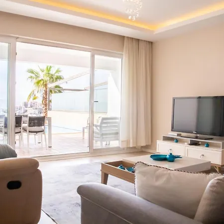 Spacious Perfect Flat With Private Pool * Kuşadası