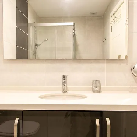 Spacious Perfect Flat With Private Pool アパート *